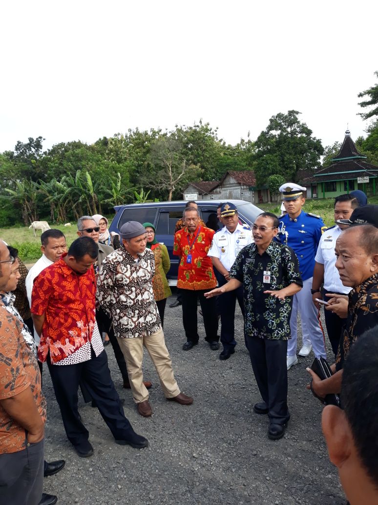 Kunjungan Komisi D DPRD Prov Jateng di Bandara Ngloram, Blora Jawa tengah.

@DinkominfoBlora
<a href="/info_Blora/">INFO BLORA</a>
@HumasBlora
<a href="/kabar_blora/">Kabar Blora</a>
@PolresBlora
<a href="/perhubunganjtg/">Perhubungan Jateng</a>
<a href="/infoDISHUB/">DINAS PERHUBUNGAN</a>
#kemalajateng 
#jetenggayeng 
#kemalablora