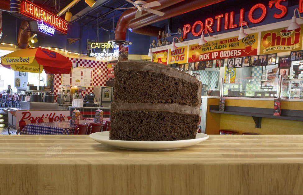 WGNNews's tweet photo. Portillo’s celebrating anniversary with 55 cent slices of chocolate cake https://t.co/6m3sjtXQpE https://t.co/XkBjt0wUM3
