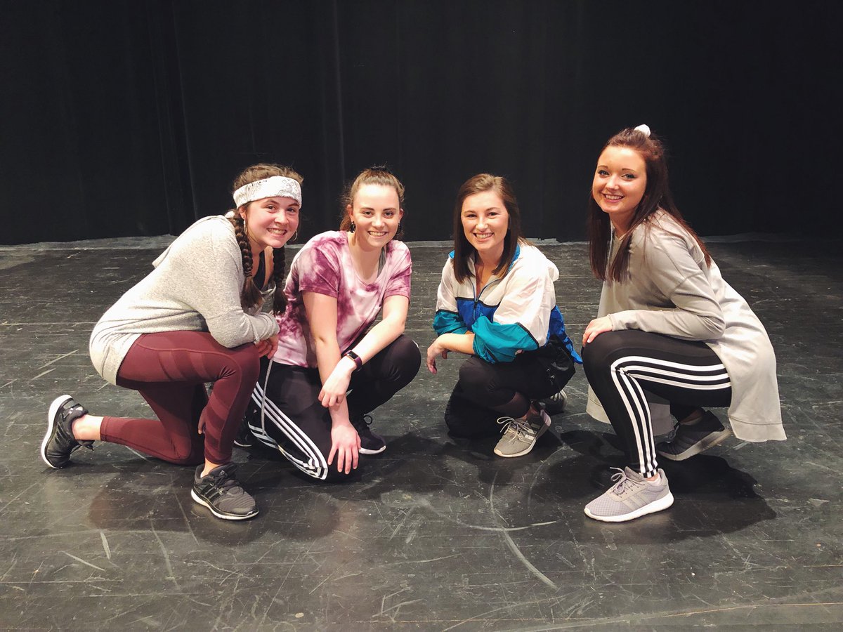 karabear_19's tweet photo. Never thought I’d be movin’, shakin’, and droppin’ it on a stage during a lip sync battle but here I am.. Thankful for my sisters who push me out of my comfort zone 💪🏼#WhyIJoinedWednesday #BUGWPC18 #zetakappa18 https://t.co/vAuFosLeyN