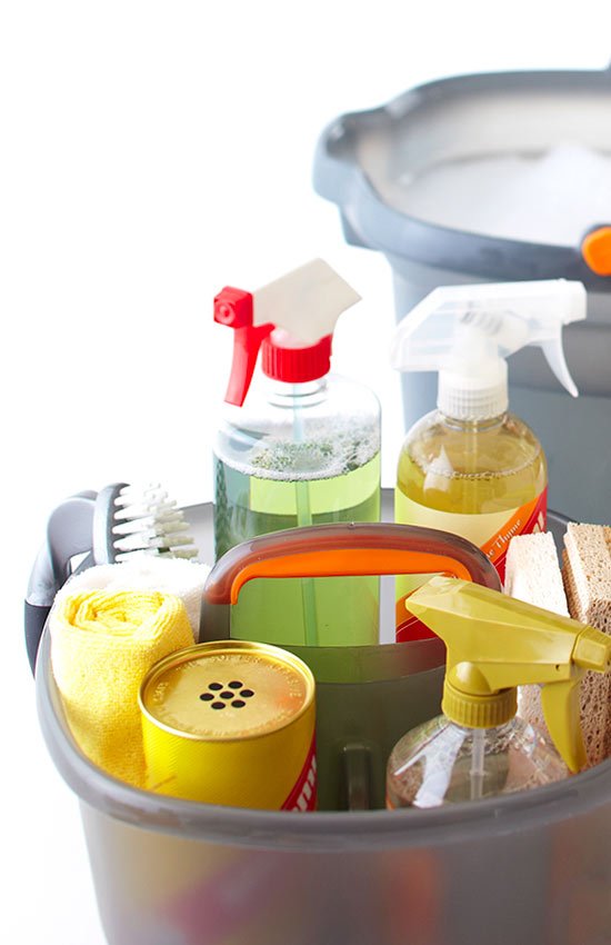CleanCalculator's tweet image. Keep everything you use to clean your home ready to go in one cleaning tote, caddy, or bucket. You won&apos;t waste time gathering your necessities to start or continue -- just bring it with you from room to room. bhg.com/homekeeping/ho…