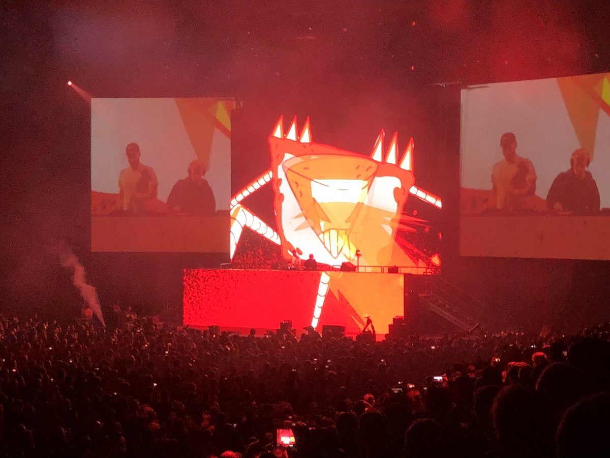 Beats and boom with <a href="/TheChainsmokers/">THE CHAINSMOKERS</a> at #Think2018. #IBMRocks