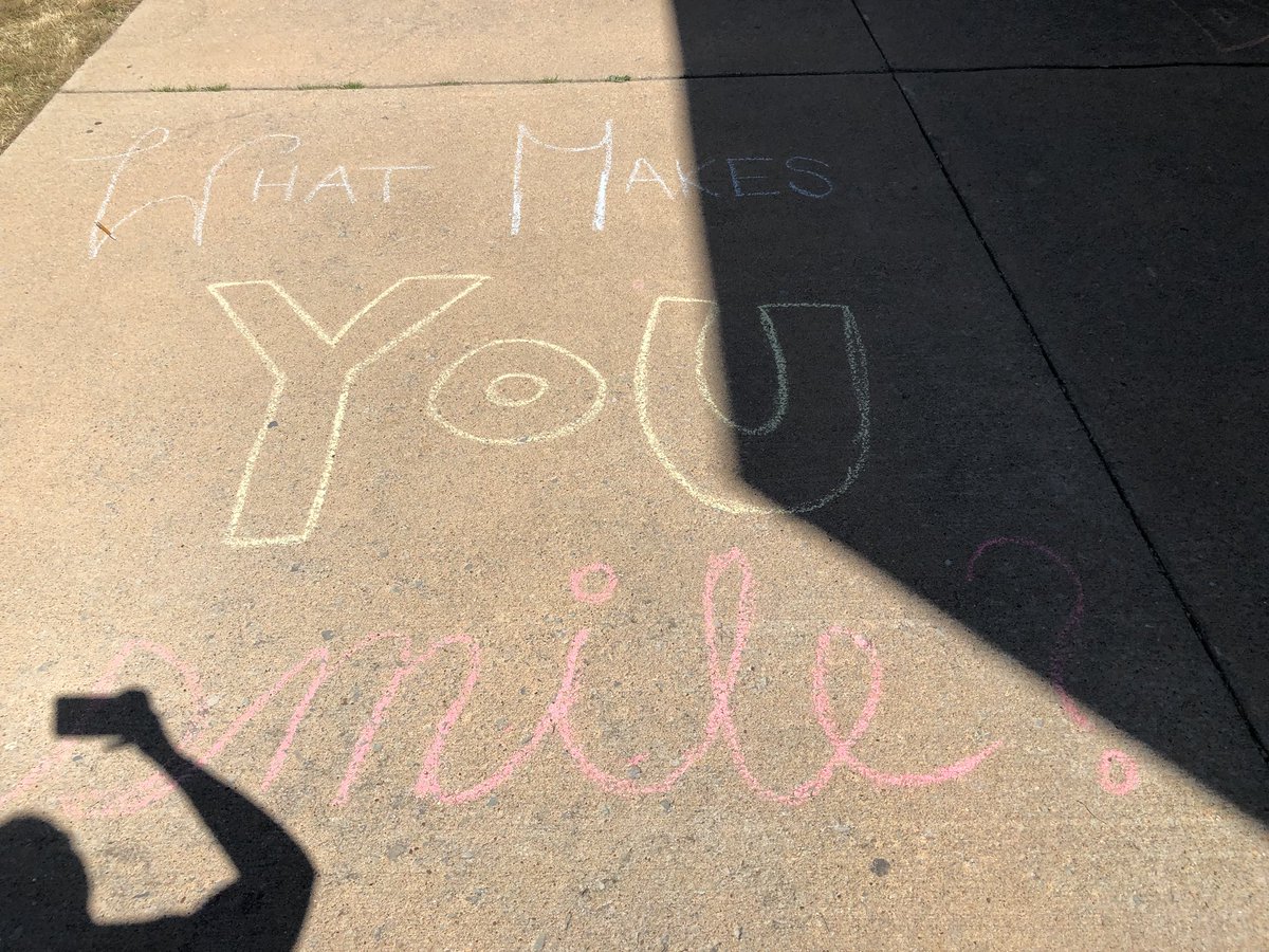 PennyHunterWash's tweet photo. What makes ME smile? Seeing kiddos leave marks like this on my campus! @ReynoldsStuCo @PISDReynolds https://t.co/Ih4xxjmPj1