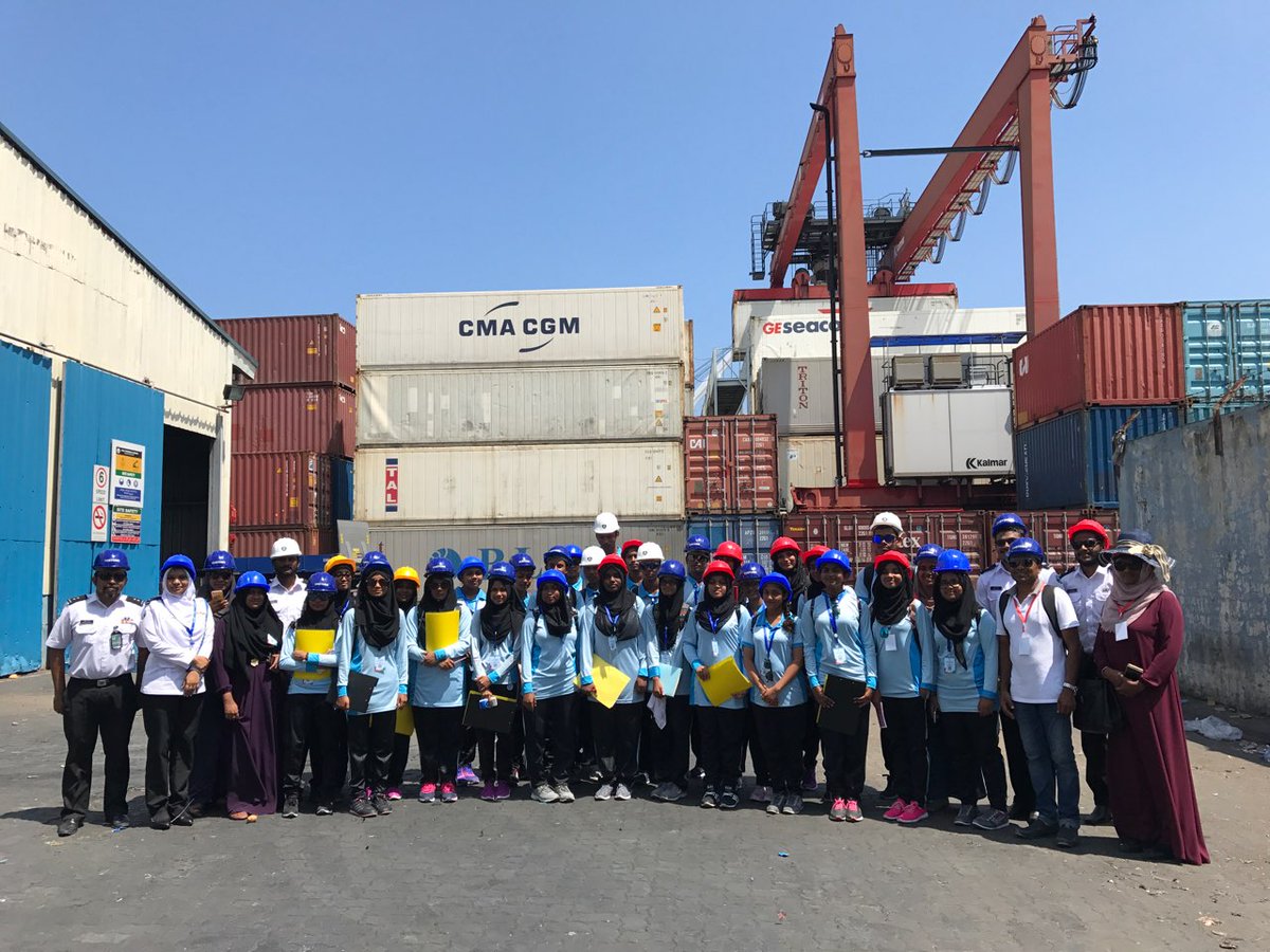 gdh_aec's tweet photo. Thank you @CustomsMv for sharing info. With our students. @EducationMV @aishathshiham @MohdShifaz @walladealvaro https://t.co/YkyEeNRMT4