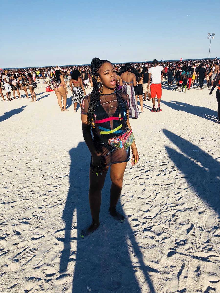 summerwalkerjr's tweet photo. #MiamiSpringBreak2018 π΄ https://t.co/MrLS91Yr6W