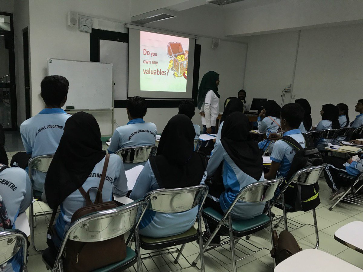 gdh_aec's tweet photo. Students learning about insurance. Thank you @AmanaTakaful_MV for sharing info. @EducationMV @aishathshiham @walladealvaro https://t.co/ohNNIO2Kp2