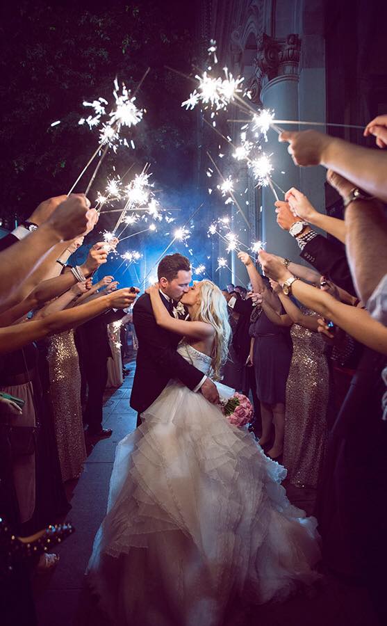 TiedKnot_US's tweet photo. Sparks flew at this wedding! Congrats to Jennifer and Curtis! Via strictly https://t.co/QGcDaXrSe2 #wedding #weddingday #love #fireworks #sparklers #weddingphotography #photography #beautiful #tiedknot https://t.co/h479dEwbhC
