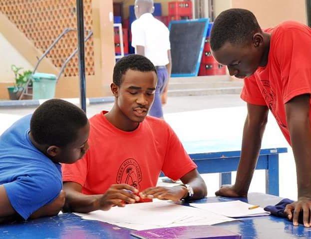 GreenhillUg's tweet photo. With just over a month till the final examinations for the term, we advise students to engage in group discussions to acieve success.
Discussing a topic with friends helps students in developing different methods of learning & iron out most existing weaknesses
#GHAstudents https://t.co/ICd4PeYd4U