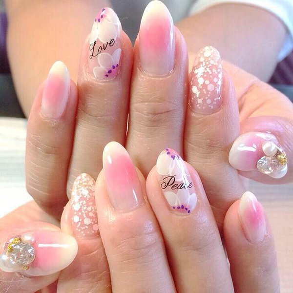 nail_oshare_'s tweet photo. 白×ピンクのお花ネイル♡ https://t.co/a8l6sRuetJ
