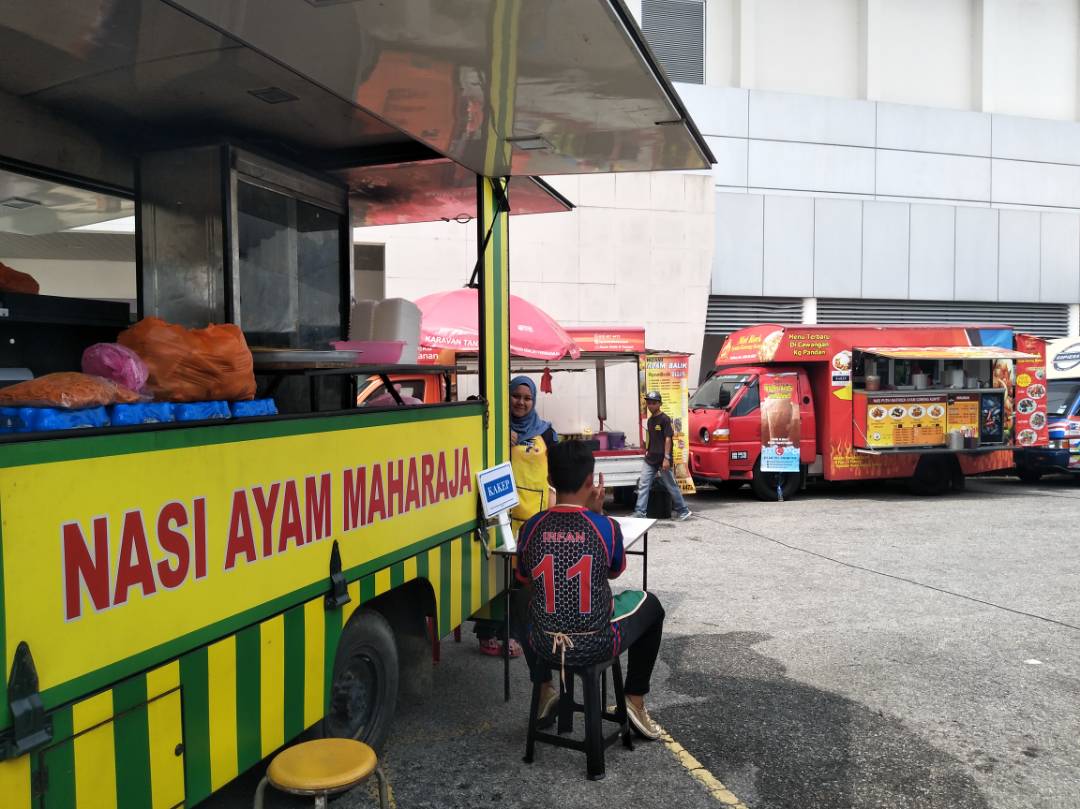Roti Canai Pelangi By Nasi Ayam Maharaja Youtube