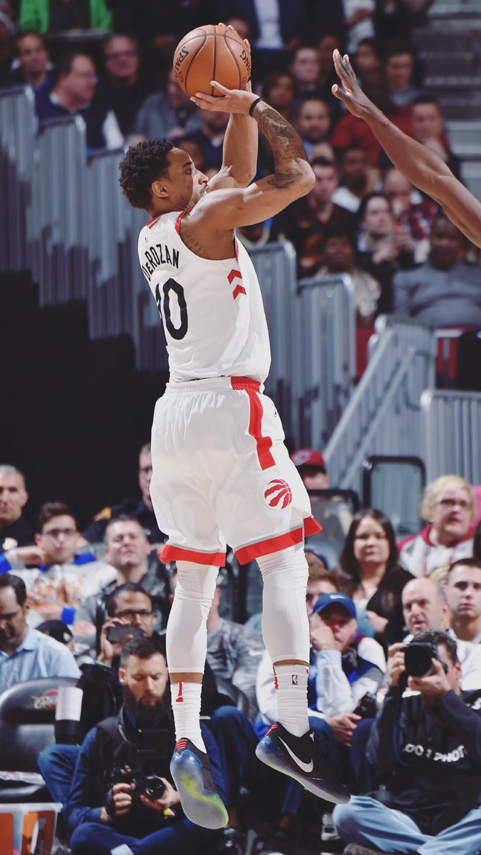 kobebryant's tweet photo. 👀 @DeMar_DeRozan #kobe360 #MambaArmy https://t.co/jSuvuO3LTY