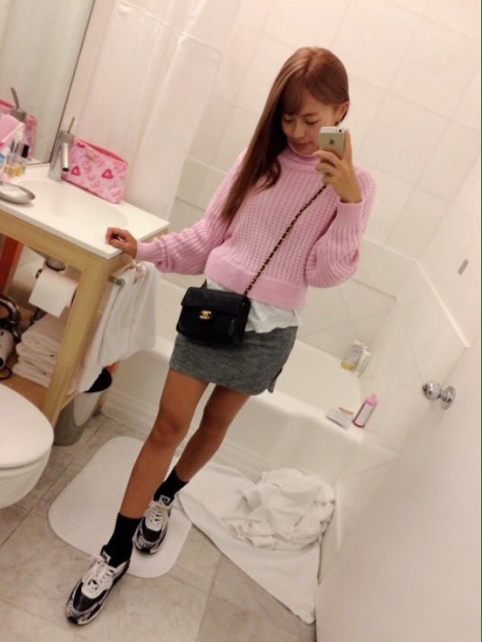 modelosharecode's tweet image. 【鈴木あや】
ニット→FIG&amp;amp;amp;VIPER
スカート→EMODA
シューズ→NIKE
バッグ→CHANEL(Hedy)

真似したいと思ったらRT♡