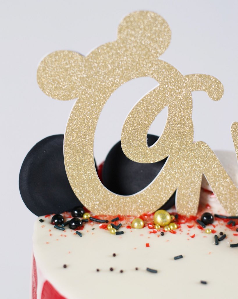 chietopia's tweet photo. Hey Mickey you’re so fine!
Happy 1st birthday EJ! 👶🏻
EJ’s red velvet drip cake was topped with macarons, buttercream décor, and of course my go-to @fancysprinkles (Black Widow & White Rock Sugar Gems). Cake topper by the fabulous @lunabelledesign
#Chietopia #mickeymousecake https://t.co/7GEaH0OUEQ