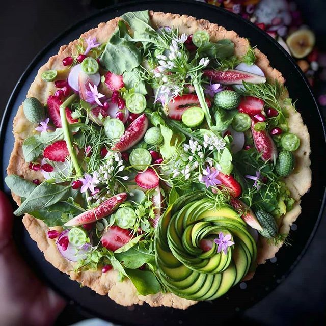 GreenQueenHK's tweet photo. VEGAN Salad ๐ฟ Pizza ๐
Recipe & ๐ท by: @the_sunkissed_kitchen
#reciperepost #foodiefeature
Who doesn't love a good pizza!? Here's a recipe for all the pizza lovers that's healthy and guilt-free ๐ฟ๐๐ #plantforward #greenqueenhk #avocado .
.
.
.
.
.
.
#vegan #veganfood #fruโฆ https://t.co/z5cAurVnm1