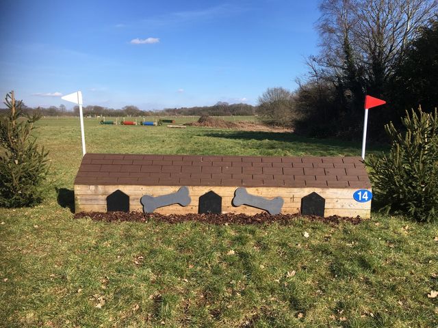 CrossCountryapp's tweet photo. The sun is shining @MunsteadHT all courses published with great photos https://t.co/dF5nw6lSHG thanks to organisers Rebecca Harvie @BEventing @BEVolunteers https://t.co/qa17u9b2r5