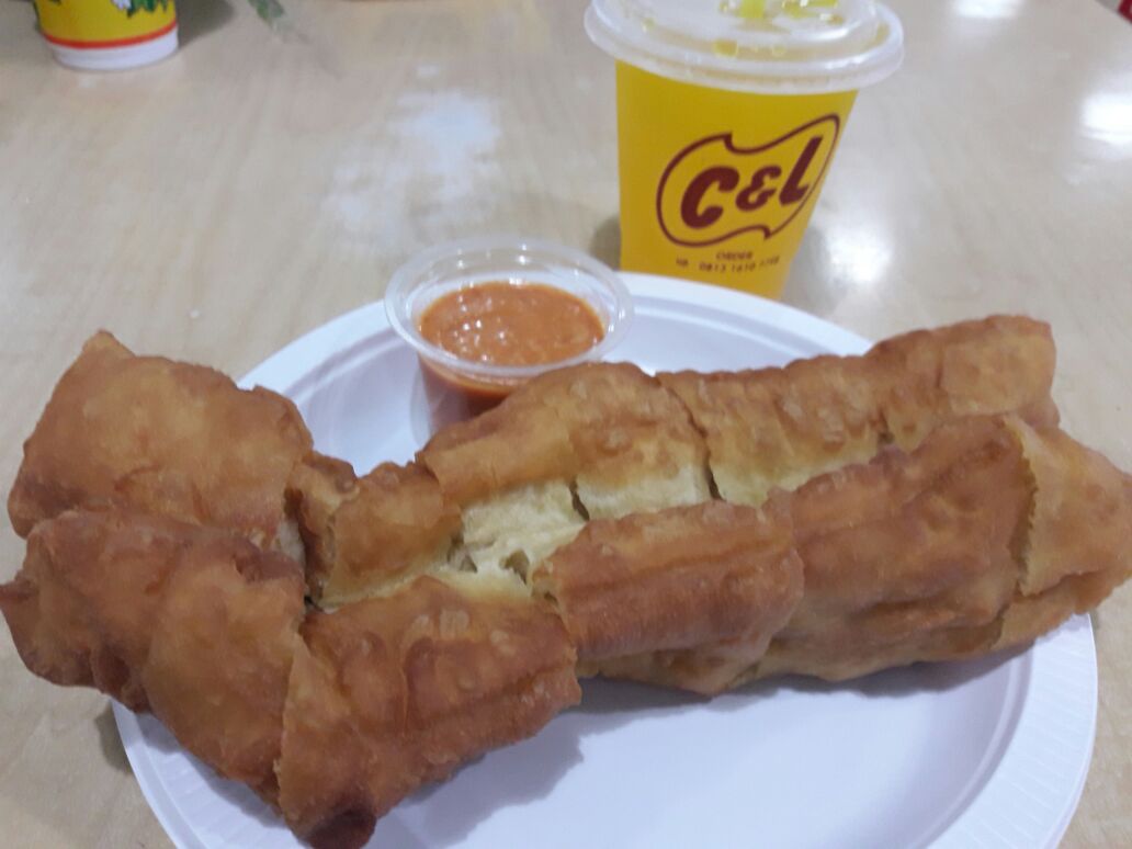 itcdepokreal's tweet photo. Siapa yang tahu nama makanan satu ini? Rasanya gurih asin dan biasa dicocol dengan saus. Ya itu adalah cakwe, mau cicipi cakwe ini di #ITCDepok ? Smart shoppers bisa mampir ke Lantai Ground/Food Street Zone. #KulinerITC #JajandiITC https://t.co/EfXxwGZWRi