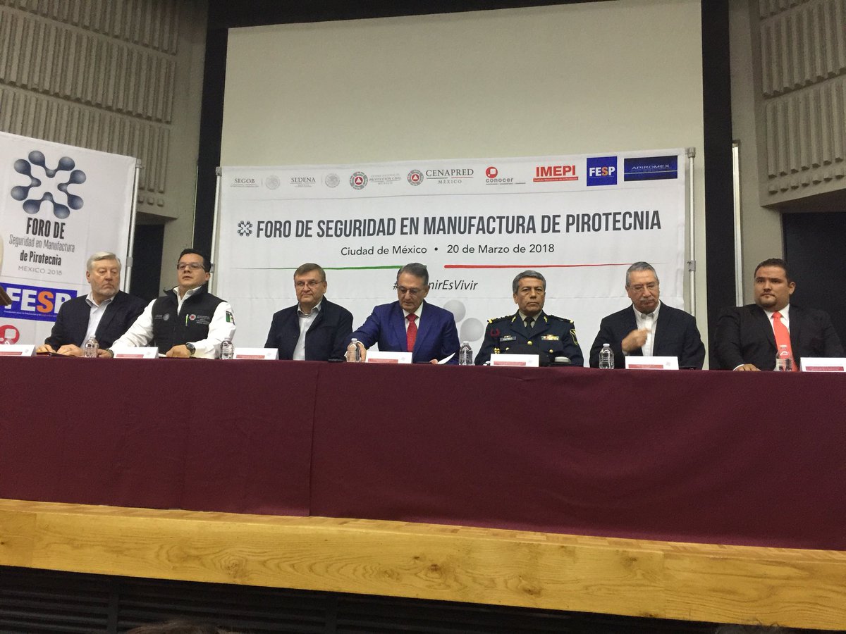 PyroWorldMX's tweet photo. Felicitaciones a @LUISFELIPE_P @DelaCruzMusalem @DerekCancino @PcSegob @IMEPI_GEM @SEGOB_mx @ForoPirotecnia @FespFundacion @CENAPREDMX #APIROMEX por el 1er Foro de Seguridad en Manufactura de Pirotecnia https://t.co/QaqJjZwRJG