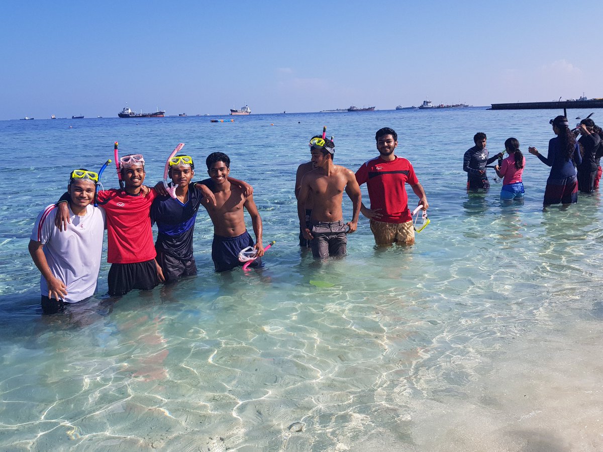 CHSE_HighSchool's tweet photo. #Farukoe program: Snorkelling Day 3. Alhamdhulillaahi, successfully completed all 60 students :) #exploringreefs #childrenofthesea @EducationMV @UfaaMv @aishathshiham @diverslodge @Moodhu_bulhaa https://t.co/PP1TLtKpyt