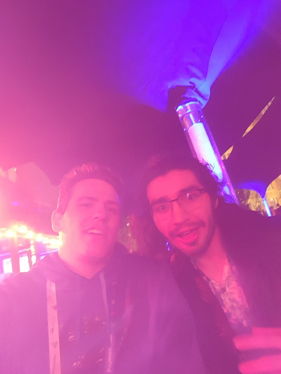 Ewaugh13's tweet image. 2 Erics chilling at The Vungle party #GDC2018 #gameprogrammers #hireus