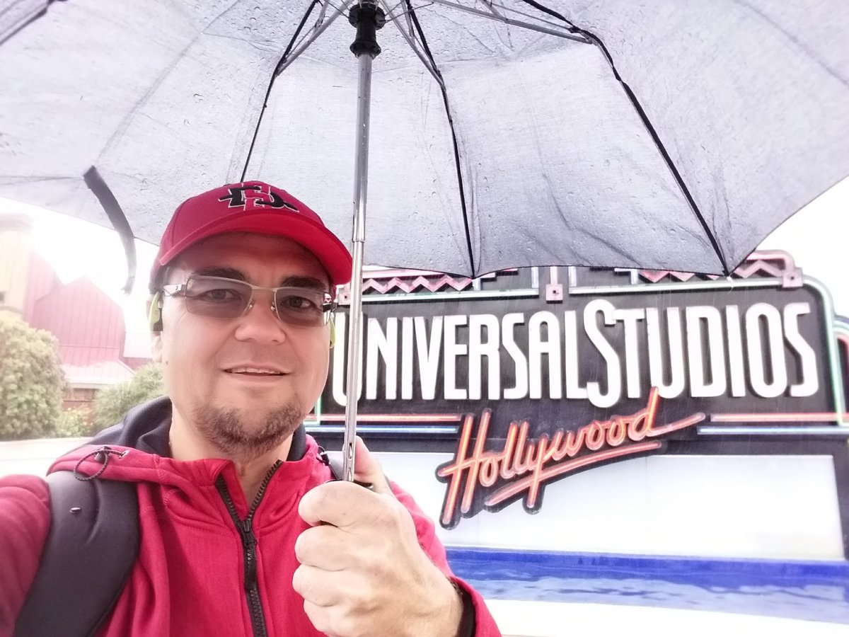 JamesLacher's tweet photo. Rainy Wed in SoCal. Took a little drive to #run stairs at #UniversalStudios. Antsy to get back to training for #slomarathon . #slo #runslo #bariatric #wls #vsg #running https://t.co/c5MBYGuFAs