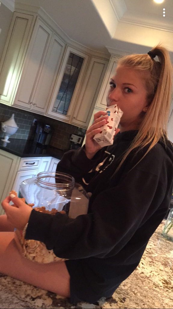 allyybennett's tweet photo. @_chloealex happiest of birthdays calex!! too many memories &amp; can't wait for more love youu https://t.co/Y8Ja3pP8Hb