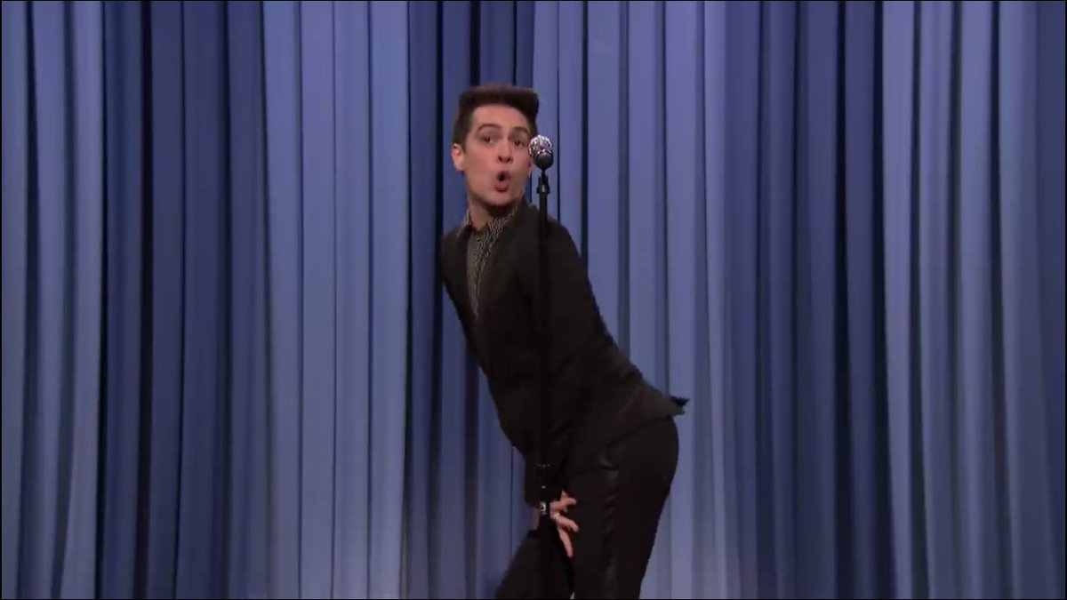 ItsKayyDoll's tweet photo. Just @brendonurie being epic and singing Duck Tales #PanicOnFallon https://t.co/fCGfyAktie