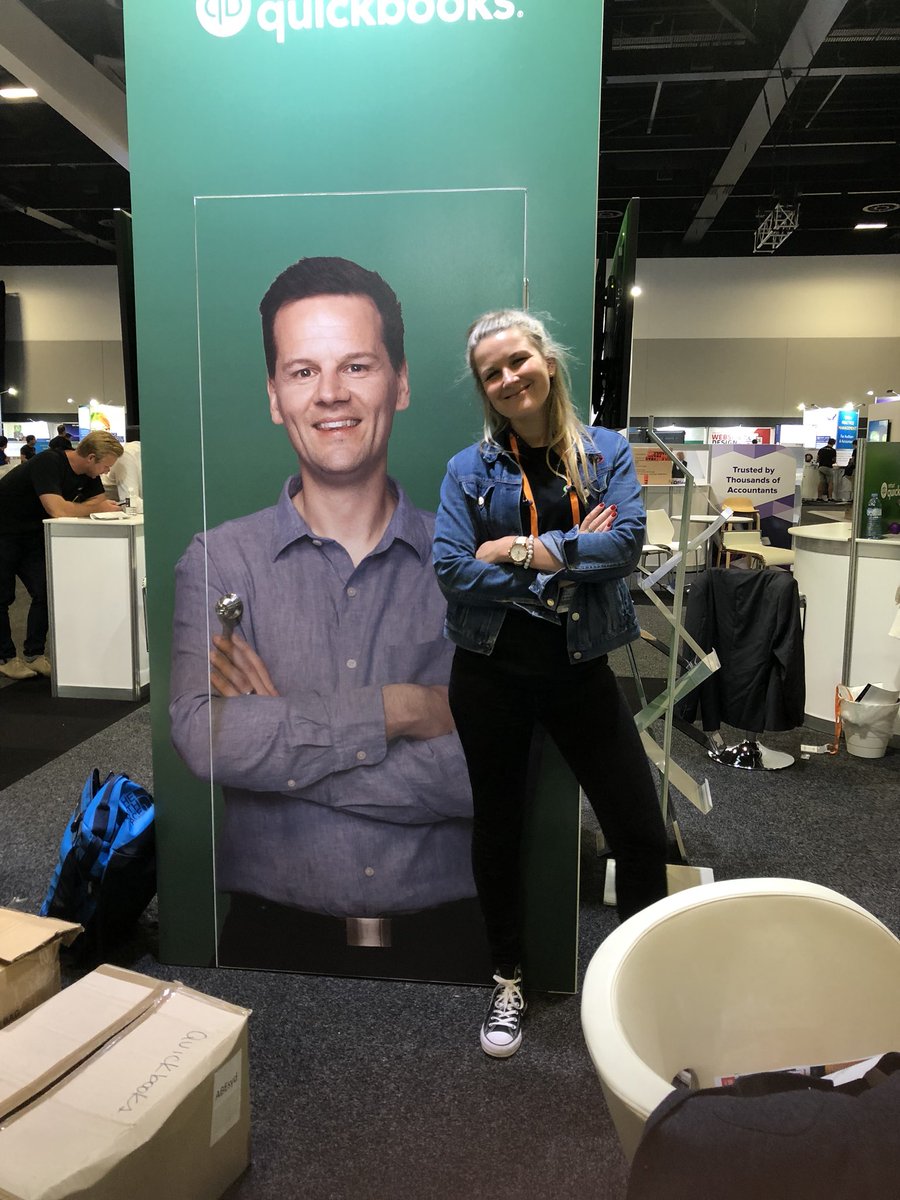 LeanneSortItOut's tweet photo. You’re here @kanemunro the girls are lining up for photos @QuickBooksAU @ABEExpo @kate_alderding @LaurettaBYBB https://t.co/i21kYaneZ7