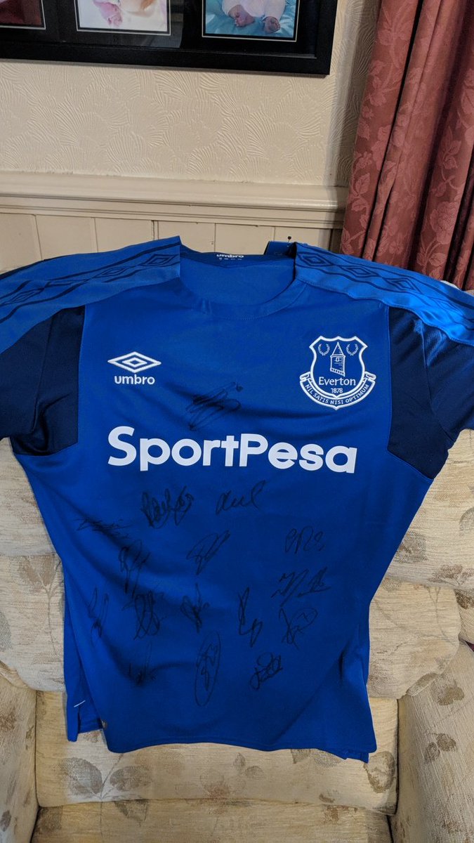 mozman1981's tweet image. m.facebook.com/story.php?stor…
Thank you everton fc for the signed shirt. We are starting an auction today.
@Vickiarcher1 @AimeeJones_Star
@severnhospice @BBCShropshire @adamgreen30 @Rivkid00 @SiMac_PT @bigdaveclegg @lolly2510 @MaddyTenovus
 #signedshirtauction
#evertonfc
#TeamMoz