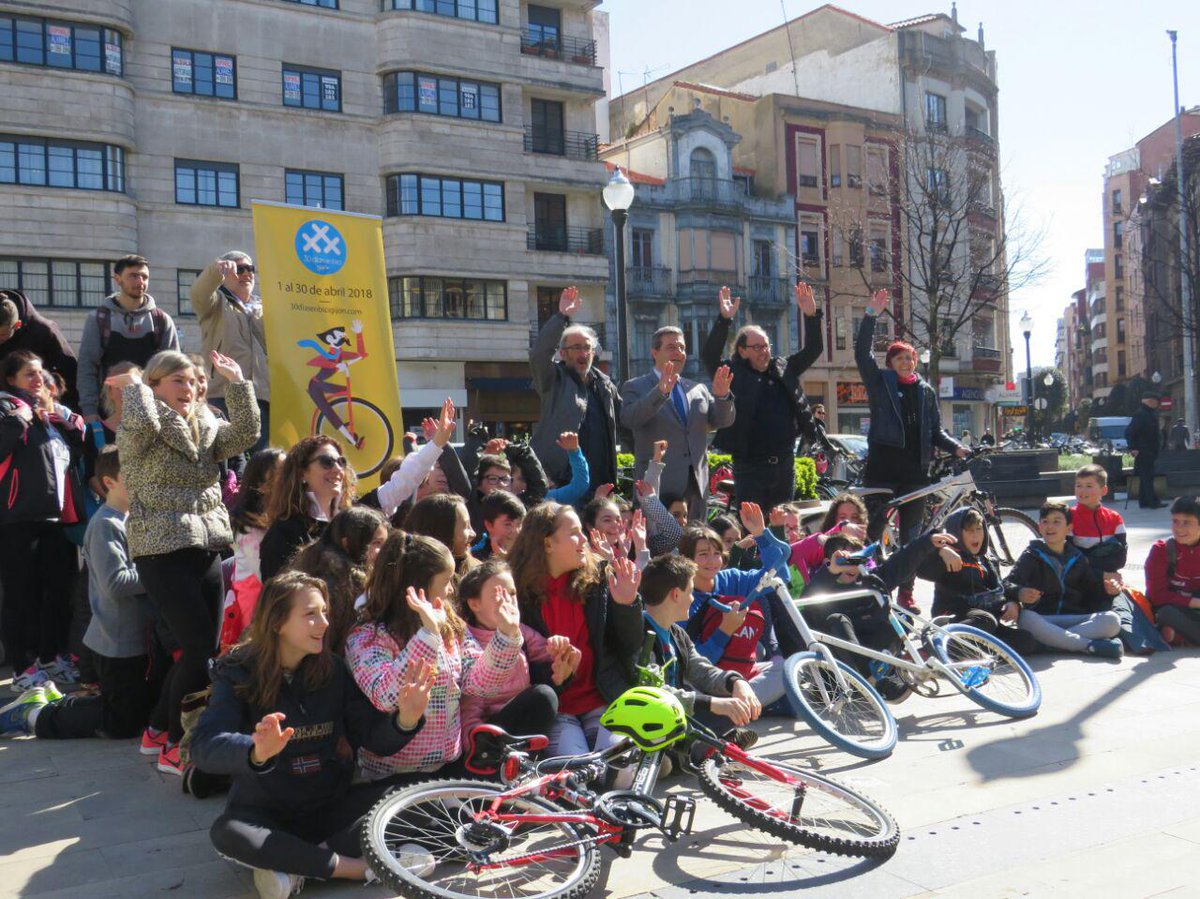 XixonSiPuede's tweet photo. En la presentación de las 5 Bicicletadas Medioambientales y Familiares de Abril de #30diasenbici  #30DB No hay excusa para no coger la bici: ponte aquí al día de todas las actividades https://t.co/uv5WNyAg99 https://t.co/3Zp8mNvIro