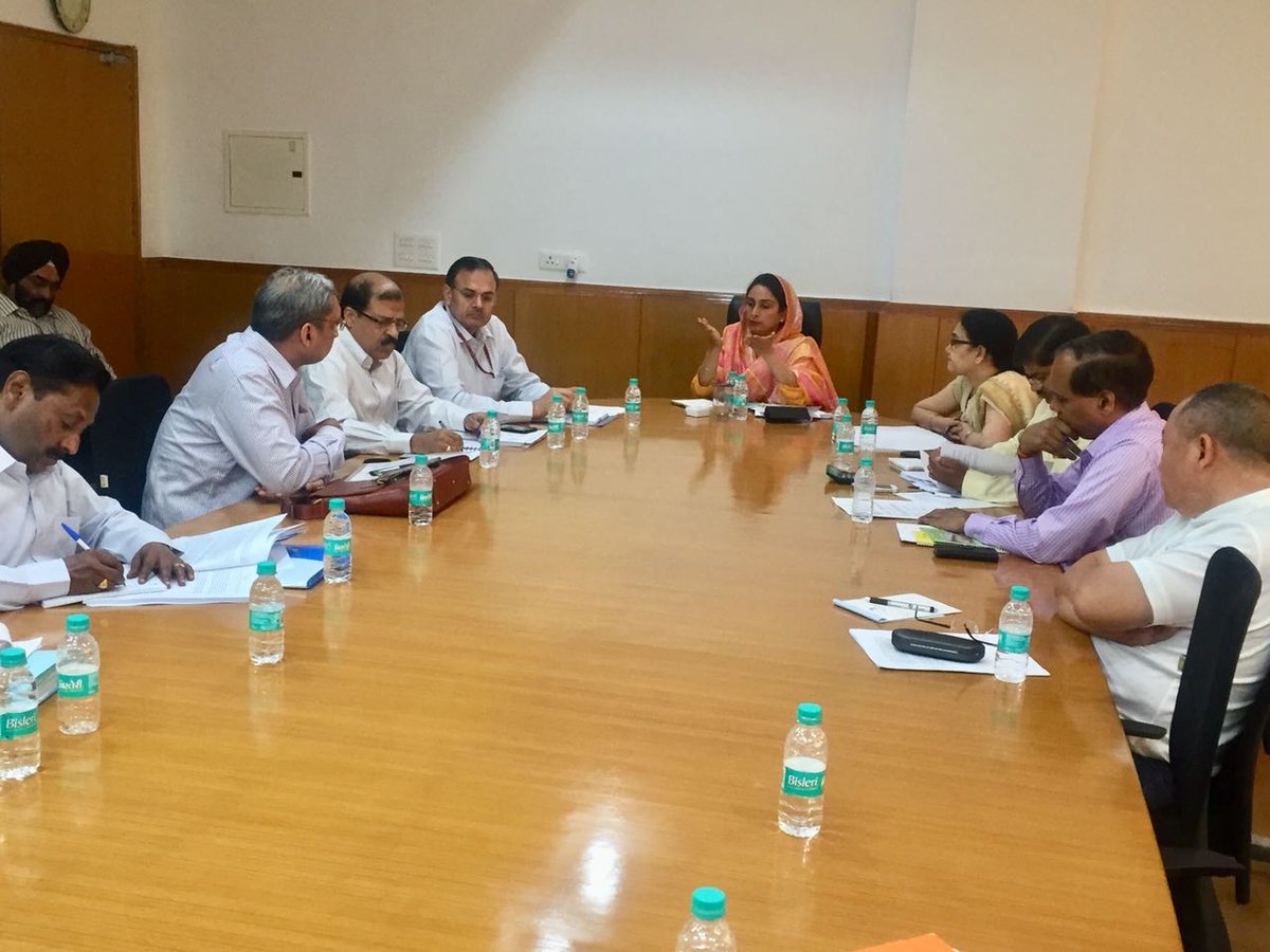 MOFPI_GOI's tweet photo. Hon'ble Union Minister, FPI, Smt. @HarsimratBadal_ chairing an Inter-Ministerial Approval Committee (IMAC) meeting for #ColdChain projects. #TransformingFoodProcessing https://t.co/Pn1jYyTKG6