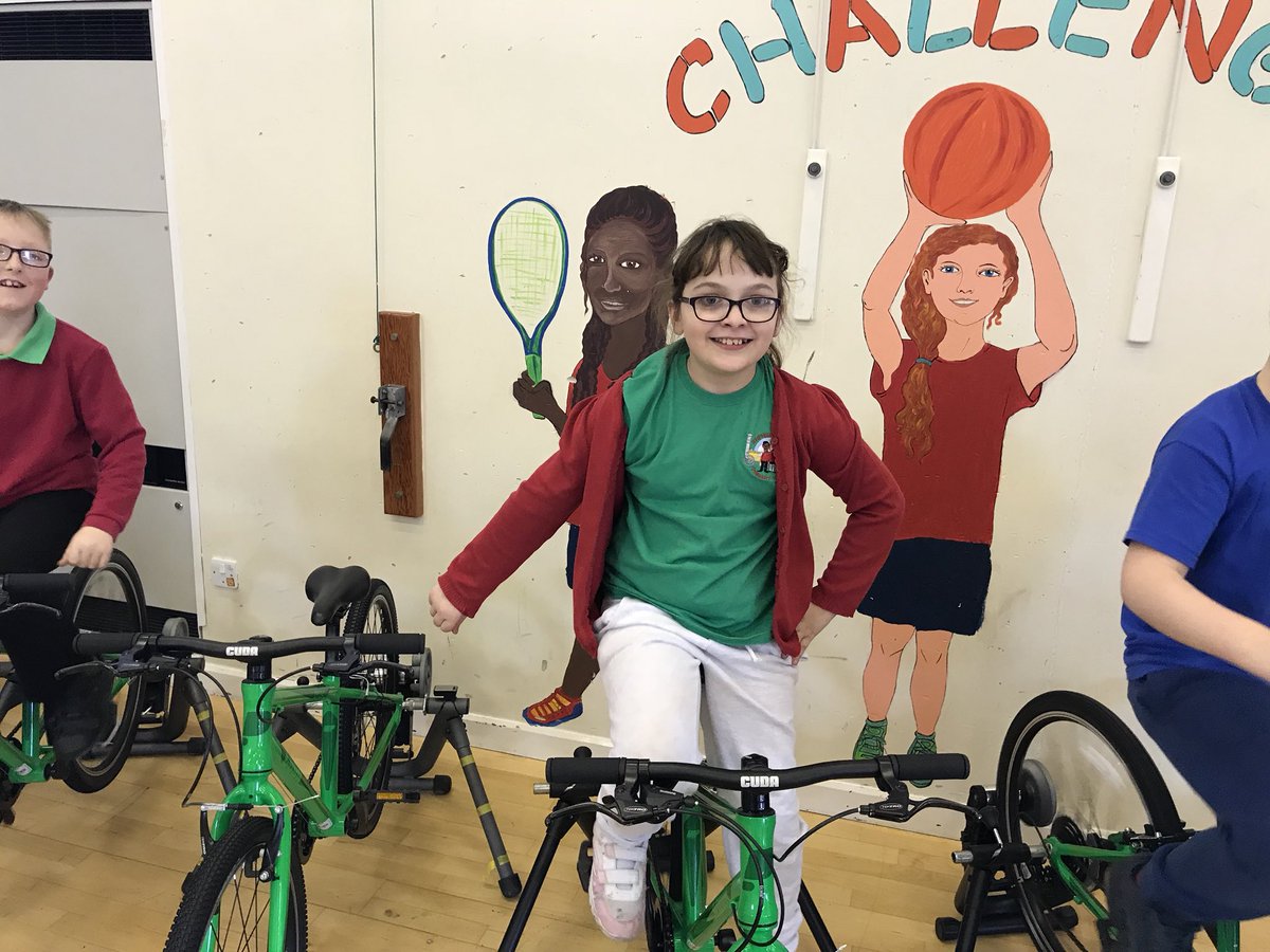 HollyStevens_'s tweet photo. Year 5 taking our fitness to new heights! #spacetoearthchallenge @TriTrust @SMemorial https://t.co/neMpixPAGH