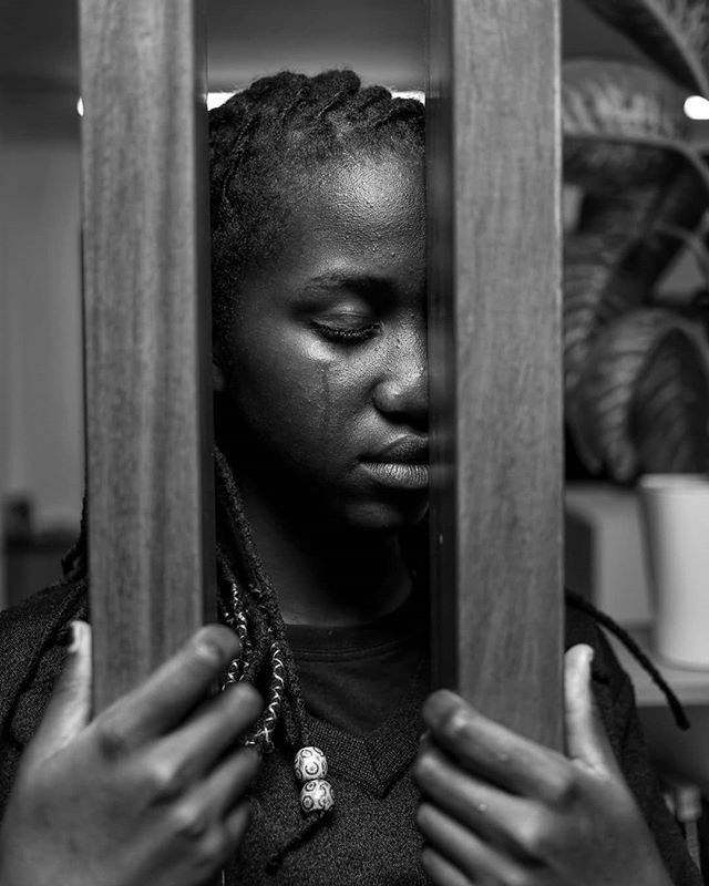 OneTouchMediaKe's tweet photo. During this week's Onetouch meeting, we were given a shooting challenge.

We were set up in teams of two and asked to make portraits communicating happiness or sadness, using a single light.

This was @joemakeni's portrait of @papayamayaaaa.

#OnetouchLi… https://t.co/17mLW8Re35 https://t.co/4ONSXuTeky