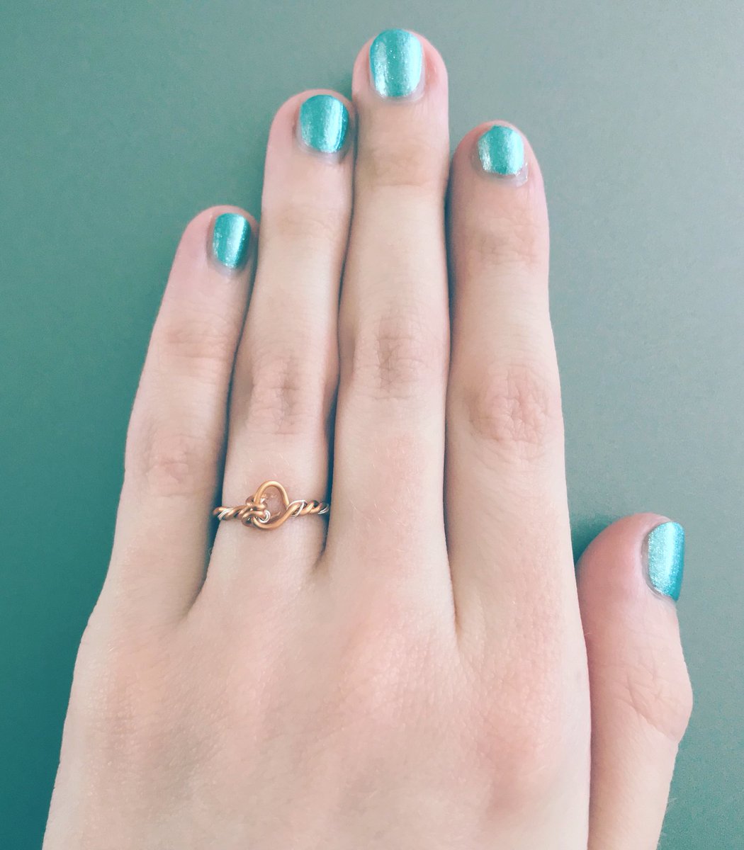 ruthalecki's tweet image. New cute little ring and mermaid coloured nails 😍
(Calling the ring a post endoscopy present 😂)
#ring #twistring #nails #mermaidnails