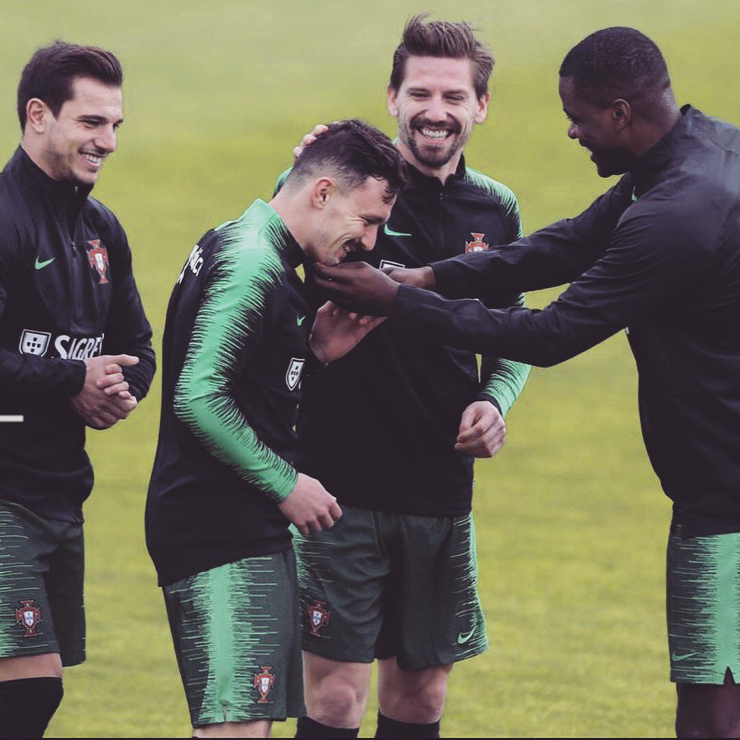 adrien_silva23's tweet photo. Feels good to be back to this family 😃🇵🇹 https://t.co/f5kq6343gD