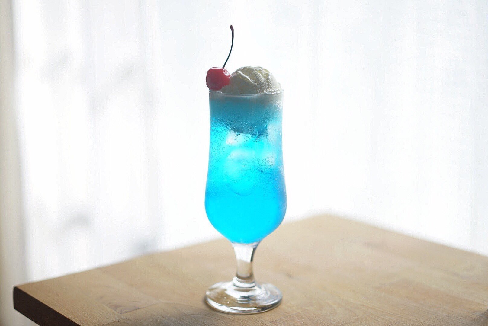 月の見える朝のクリームソーダ 月の見える朝のクリームソーダ 月が見える朝のクリームソーダ