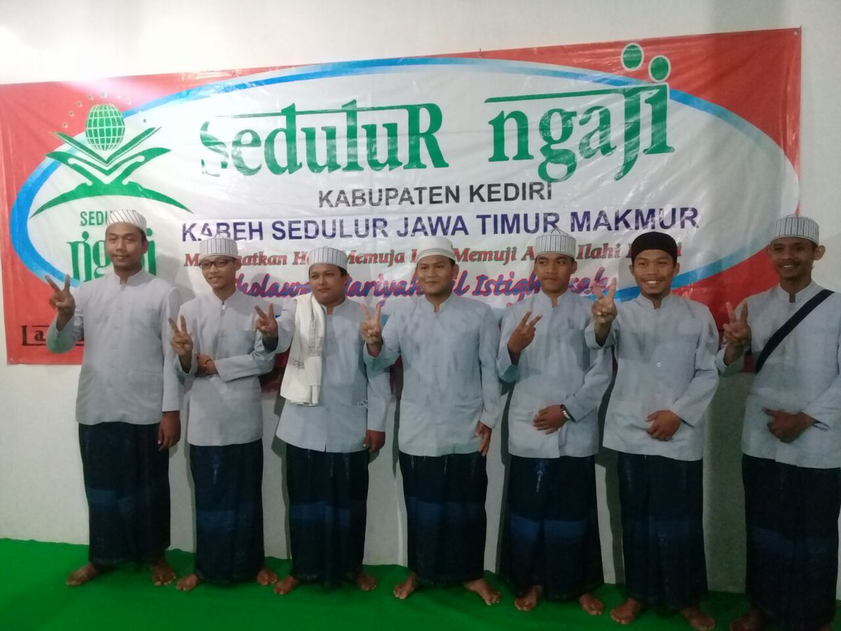 hartono_352016's tweet photo. Selamat dan sukses agenda Sedulur Ngaji Kabupaten Kediri, semoga dgn Agenda Ngaji, Nariyah &amp; Tahlil kedepan Pilkada Jatim AMAN &amp; DAMAI
Ojo lali salam 2 Jarinya ya..
#SedulurNgaji
#RelawanGustiTopMarkotop
#GustiNgawi
@cakimiNOW
@GusIpul_ID
@GunturPuti
@halimiskandarnu
@HadiNgusman https://t.co/hXR3aGTMnP