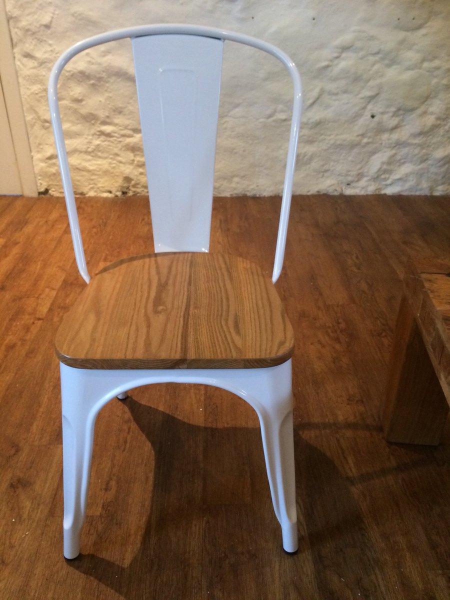 What was in the boxes?! NEW CHAIRS 🙌 come and see how comfy they are on Friday 30th and sip a nice #Scottish beer from our new drinks menu too! #OpeningSoon #scotfood #local @scotfooddrink <a href="/BoysEatScotland/">Boys Eat Scotland</a> <a href="/pennygatemull/">Pennygate Lodge</a> <a href="/MullIonaFood/">Mull&Iona Food Trail</a>