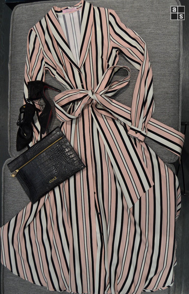 angela_serrano_'s tweet photo. ¿Tienes ya pensado tu look de Domingo de Ramos? 
Te proponemos este precioso conjunto, como prenda principal un maravilloso vestido camisero de la colección Heaven de @dolorestweets y como complementos unos salones y clutch de @Cuple

#DoloresPromesas #Cuplé #Looks #Jaén https://t.co/SsX3yQwtoP