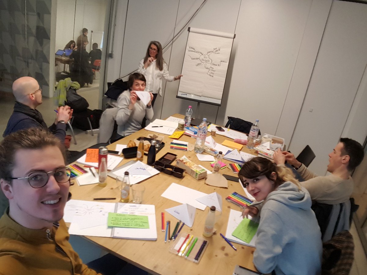 ValereDesmaz's tweet photo. La #rmsteam en pleine formation au #Mindmapping à Darwin (Bordeaux). Après le podcast d'hier, les idées fusent !!! Cc : @rmstouch #rmstouchlive - #Recrutement & #MarqueEmployeur https://t.co/IE2kNxShJZ