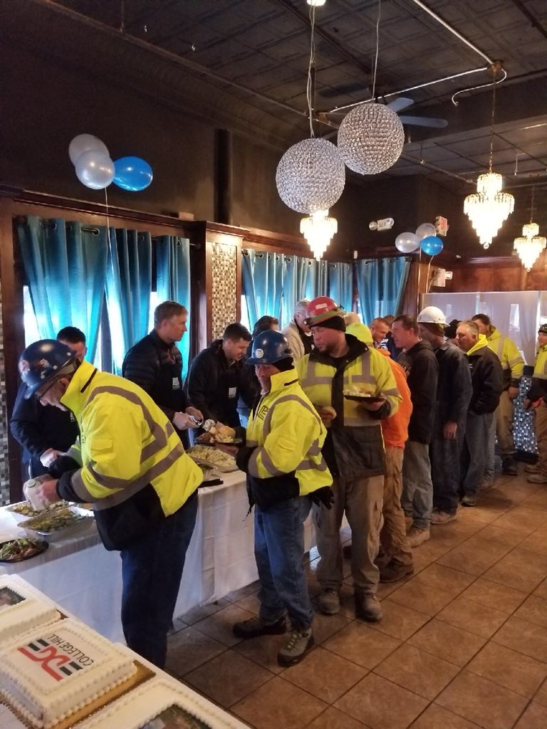 EdgeCollegeHill's tweet photo. More pictures from our “Topping Off” celebration yesterday! 🎊🎉�� Thank you Mayor @Jorge_Elorza for attending! #edgecollegehill #toppingoff #celebration #providence #rhodeisland https://t.co/QkOwqxOxwe