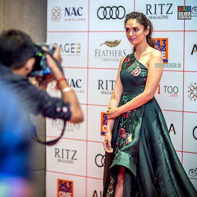 silverscreenpix's tweet photo. On our Insta: #AditiRaoHydari at the #RitzStyleAwards in #Chennai.
.
.
@aditiraohydari #tweet
.
. . . https://t.co/tGUBfoWdgb https://t.co/eWxabJCbKJ