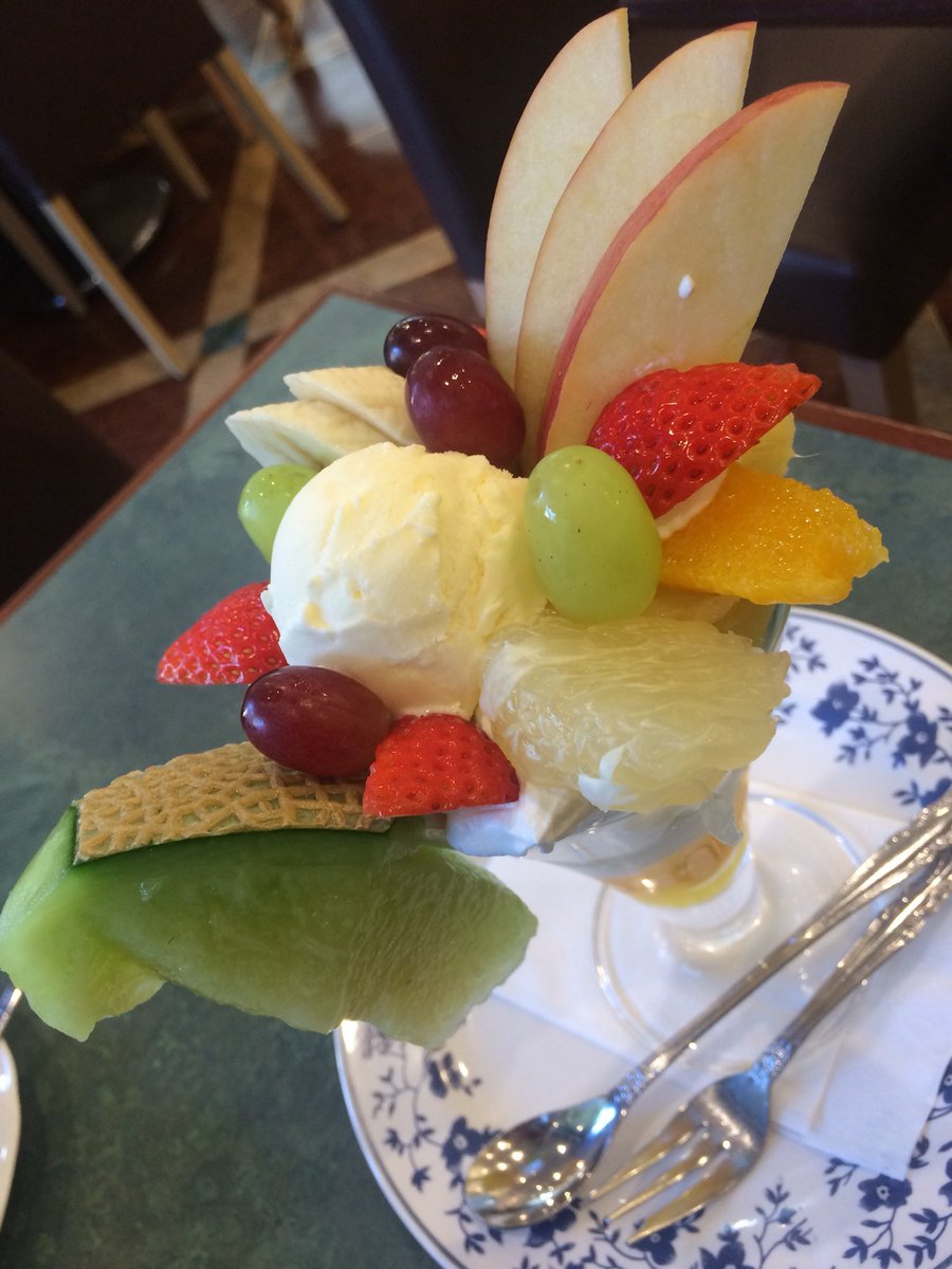斧屋 おのや 西新宿のストロベリーフィールズにて フルーツパフェ フルーツもこりもこりの表層 フルーツころりころりとヨーグルトの中層 みかんとゼリーの深層 フルーツパフェを全うしているパフェ 予想通りのおいしさ 斧屋 おのや 西新宿のストロベリーフィールズにて フルーツパフェ フルーツもこりもこりの表層 フルーツころりころりとヨーグルトの中層 みかんとゼリーの深層 フルーツパフェを全うしているパフェ 予想通りのおいしさ
