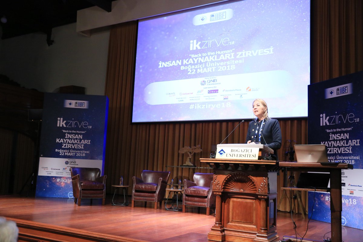 Boğaziçi İnsan Kaynakları Zirvesi İşyerinde demokrasi çalışmalarıyla tanınan CHRO ve eğitmen İdil Türkmenoğlu'nun açılış konuşmasıyla başladı. #ikzirve18