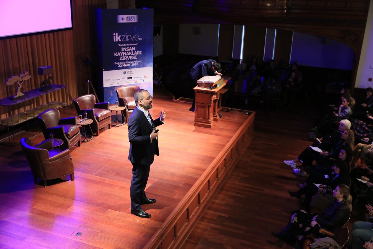 "Üst Düzey Pozisyonlarda Yeni Bakış Açısı" hakkında konuşmak üzere Egon Zehnder Türkiye Genel Müdürü Murat Yesildere sahnede! #ikzirve18