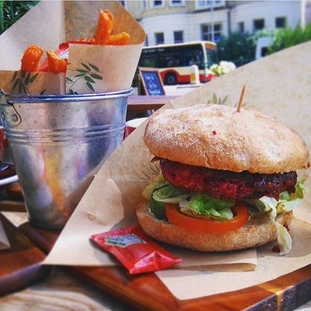 The classic beetroot burger - beyond delicious! ift.tt/2GahxCK
