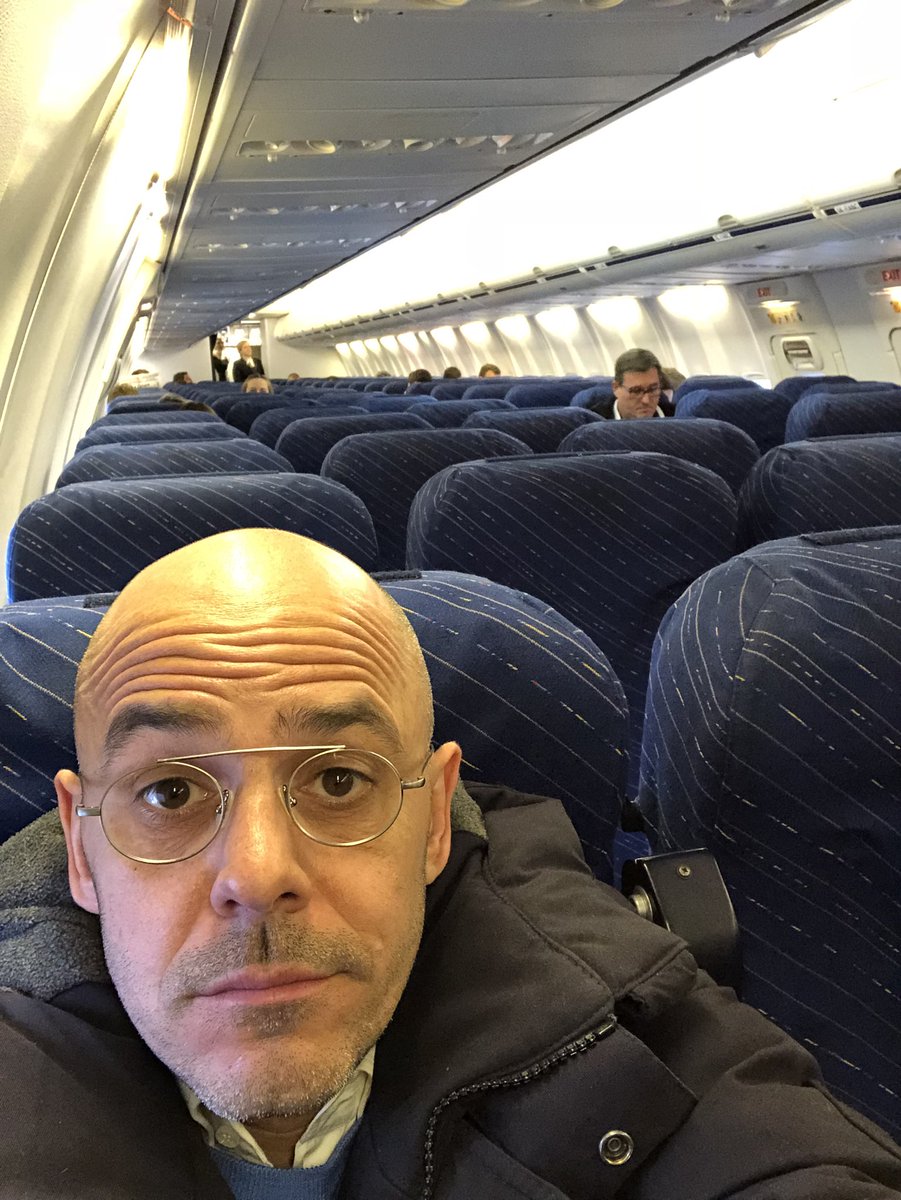 Bravo la grève !! Personne dans l’avion .... quel gâchis.... nous n’avons pas tous de la chance d’avoir un job à vie ... 
#greve #scandale #fatigue #ottage  #pastousdanslememebateau