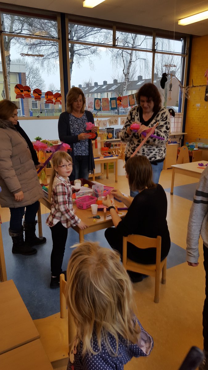 OBSdeGoudvink's tweet photo. Straks met de palmpasen naar het Jannes. Dank ouders voor de hulp.
Het is weer gezellig. https://t.co/Hn5rSqQv7P