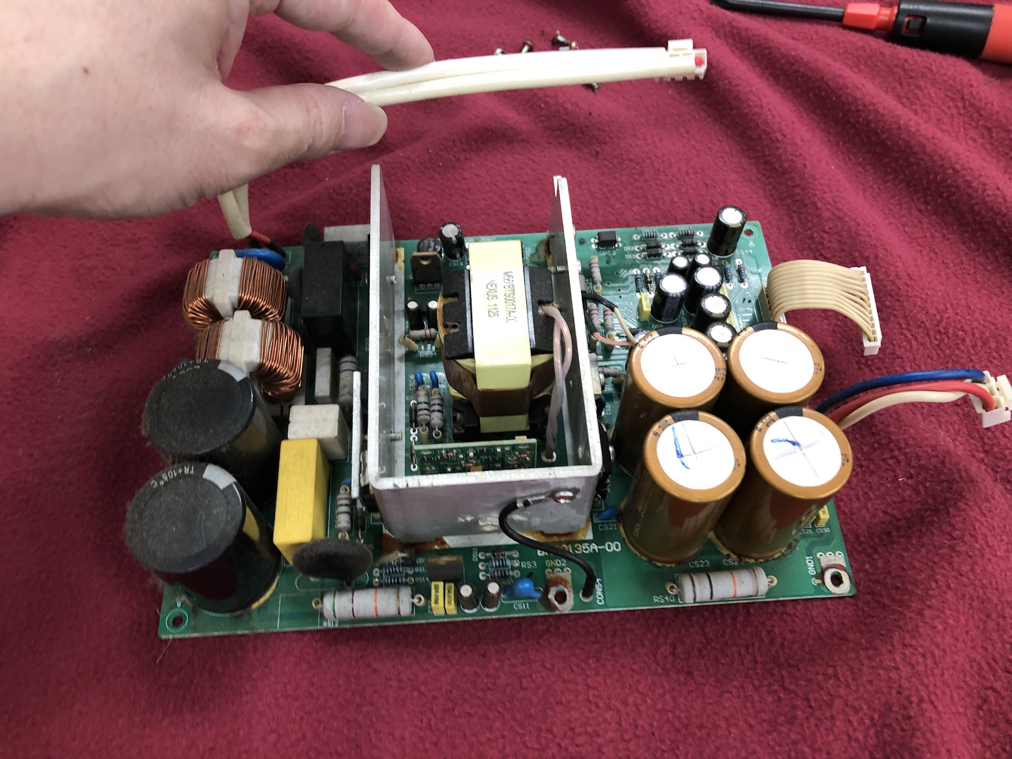 デジタル方式ハイパワーアンプ