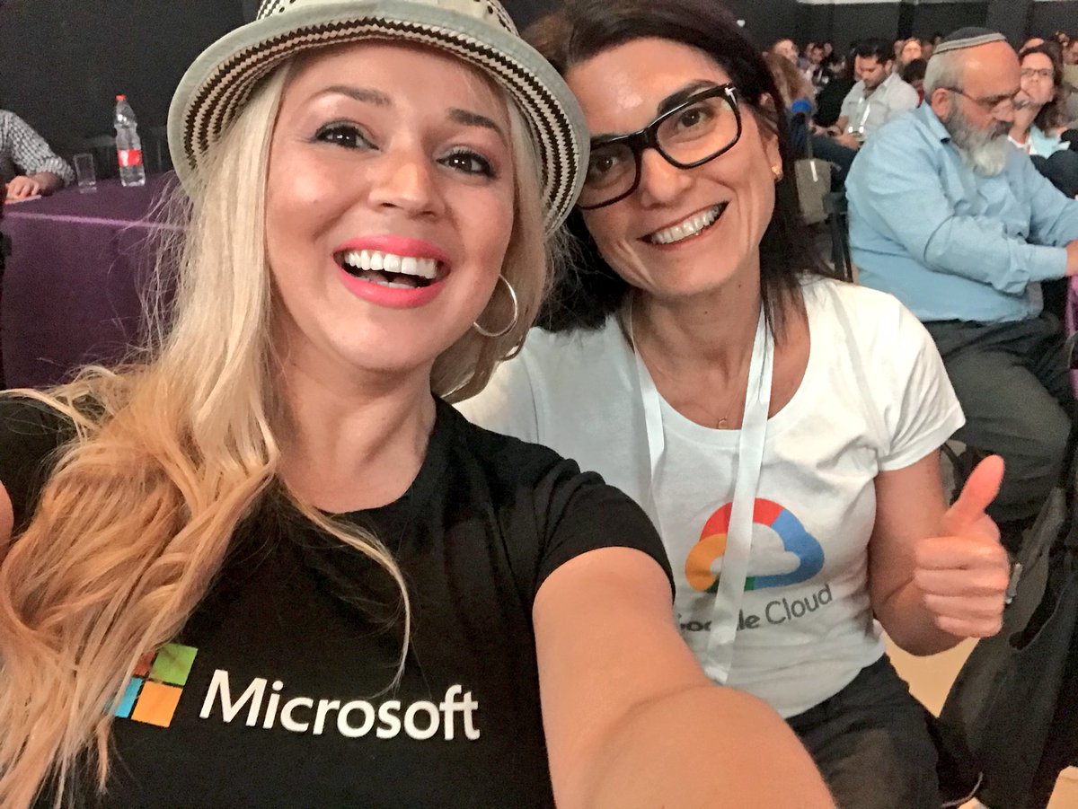 MiriRod's tweet image. @Microsoft + @Google = GREAT #storytelling! #DigitSummit