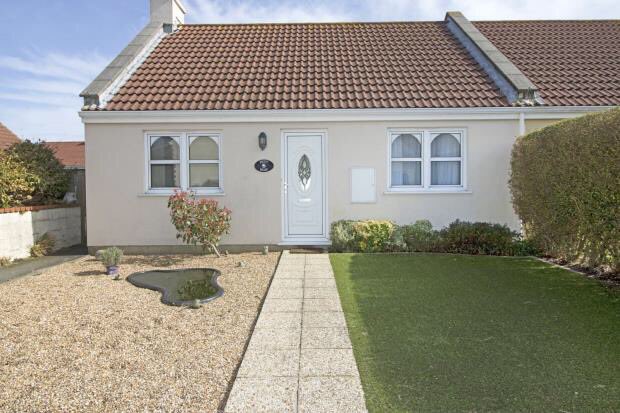 guernseypropapp's tweet photo. Are you looking to rent? Download the new Guernsey Property App on iPhone and iPad! 

3 x 1 bedroom apartments to rent in St Peter Port between £800 &amp; £1,100 &amp; 1 Semi-Bungalow in St Saviour for rent.

iOS/iPad: https://t.co/zHZTLXSny6 https://t.co/ghJY68j1fH