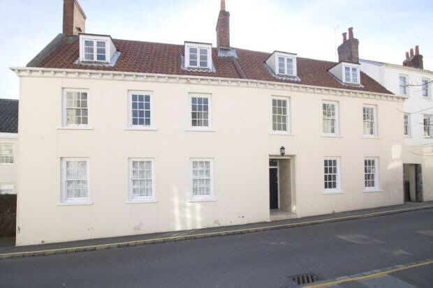 guernseypropapp's tweet photo. Are you looking to rent? Download the new Guernsey Property App on iPhone and iPad! 

3 x 1 bedroom apartments to rent in St Peter Port between £800 &amp; £1,100 &amp; 1 Semi-Bungalow in St Saviour for rent.

iOS/iPad: https://t.co/zHZTLXSny6 https://t.co/ghJY68j1fH